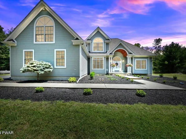 121 N Castle Dr, Milford, PA 18337