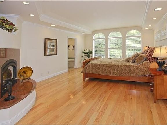 5th image of 20210 Knollwood Dr
