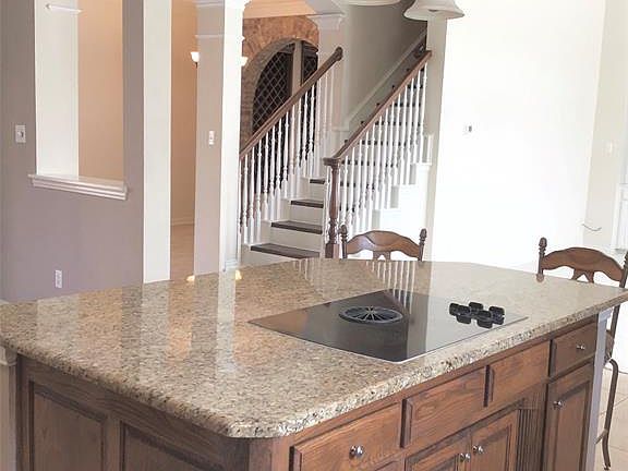 3rd image of 605 Caribou Way