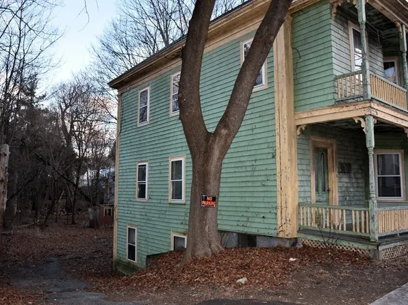 16 Granite St, Webster, MA 01570