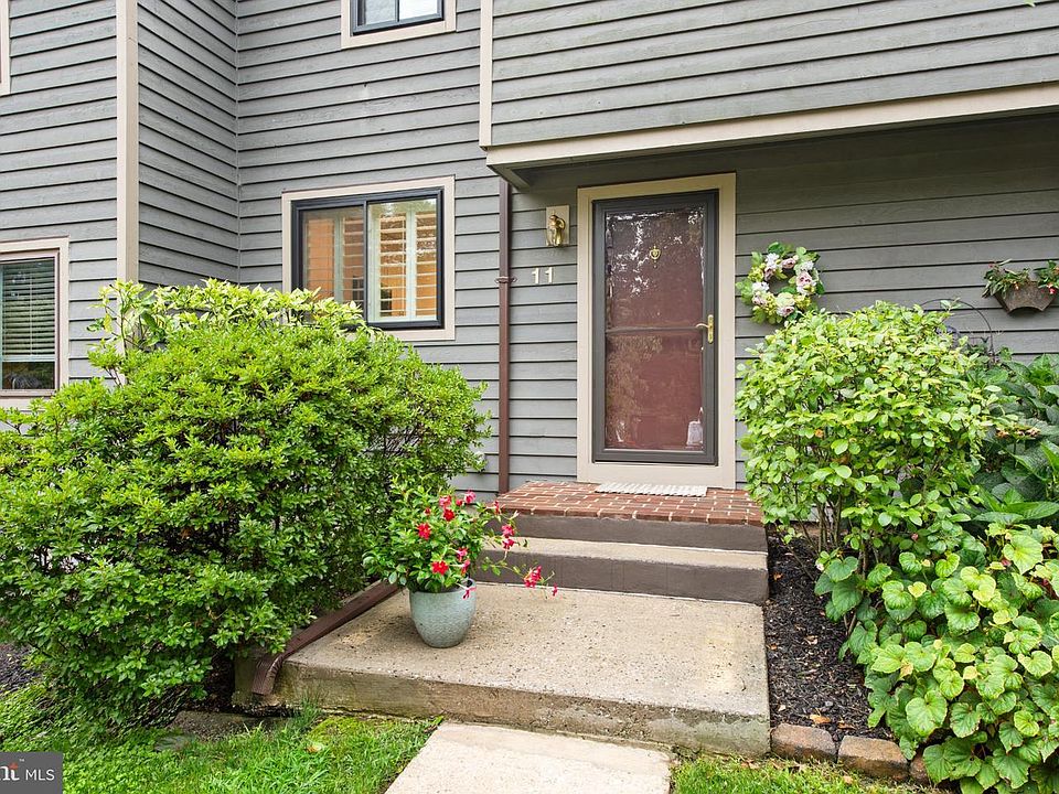 1st image of 11 Stoneridge Ct