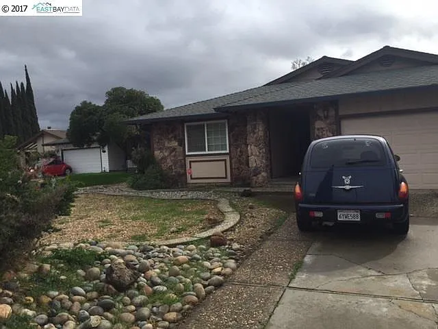5220 Laguna Ct photo 1