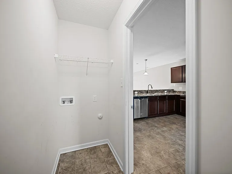 102 W Murrow Ln — Photo 14