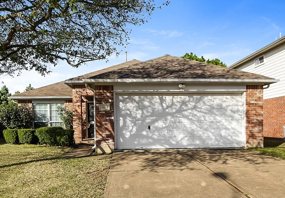 19242 Hopeview Ct