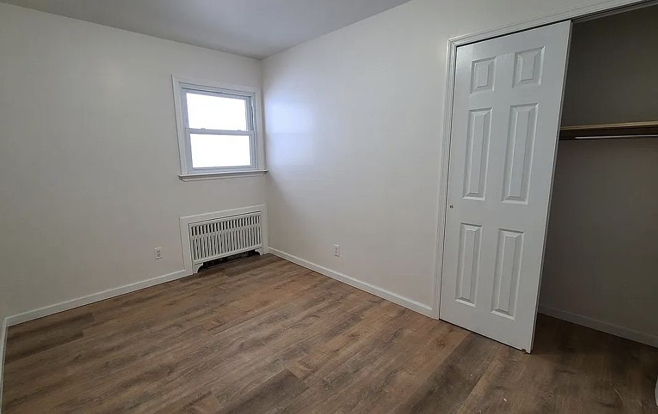 1st image of 210 Dongan Hills Ave
