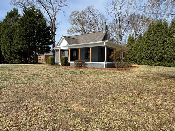 5264 Hilltop Rd, Jamestown, NC 27282