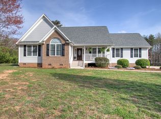 1212 Foxhaven Dr, Greensboro, NC 27455