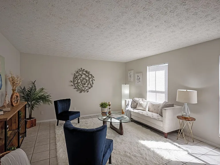 Grand Oaks Apartment — Photo 17