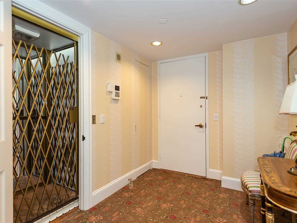 1st image of 100 Hilton Ave Unit 902