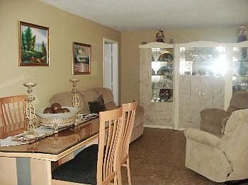 3rd image of 815 SE 20th Pl