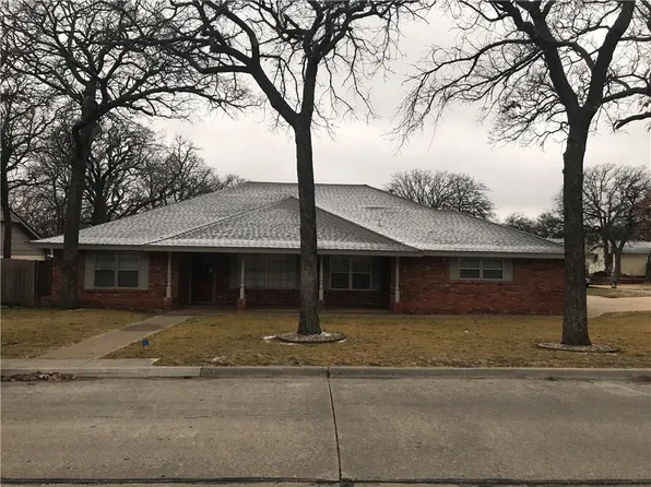 1921 N Glade Ave, Bethany, OK 73008