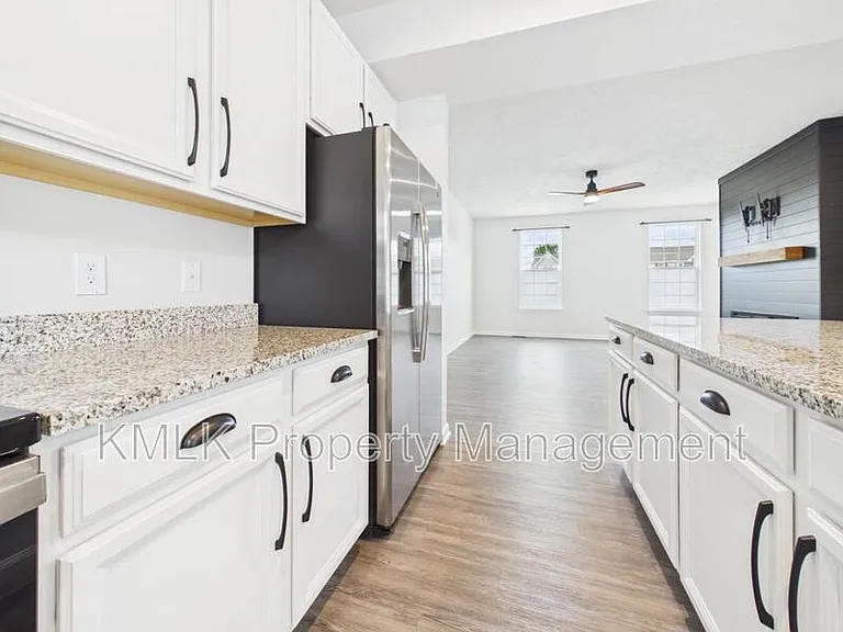 4037 N Steels Cir — Photo 18