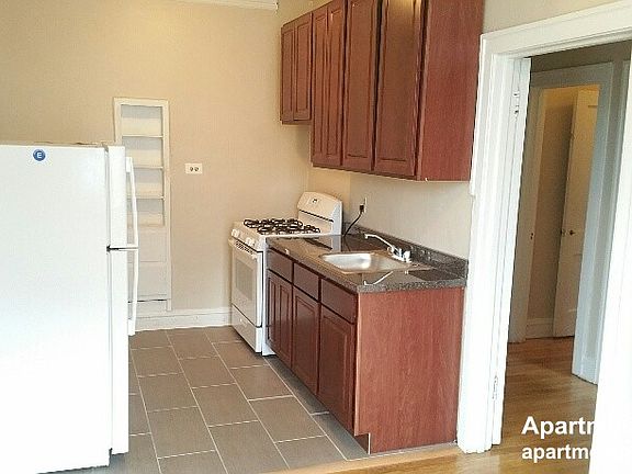 4th image of 7516 N Seeley Ave APT 2S