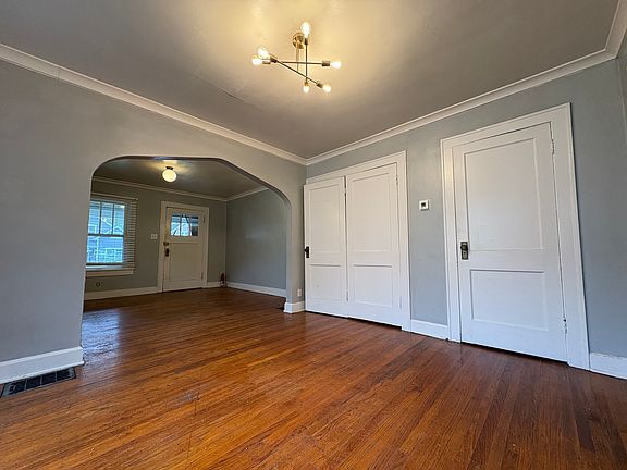 4th image of 3824 Byram Ave