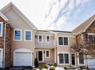 5 Walnut Ct, North Haledon, NJ 07508