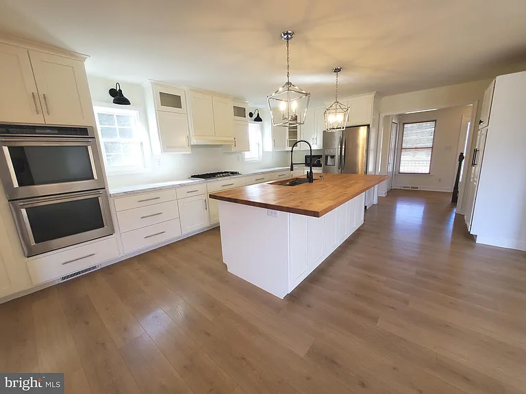 614 E Pebworth Rd — Photo 23
