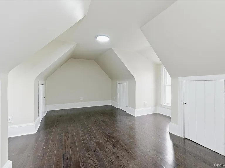 120 Maple Ave — Photo 16