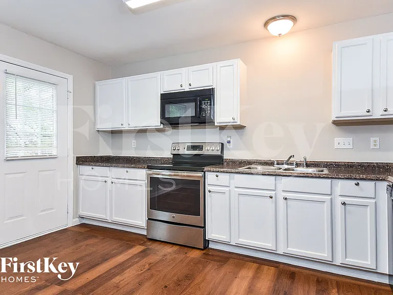 203 Bingham St — Photo 5