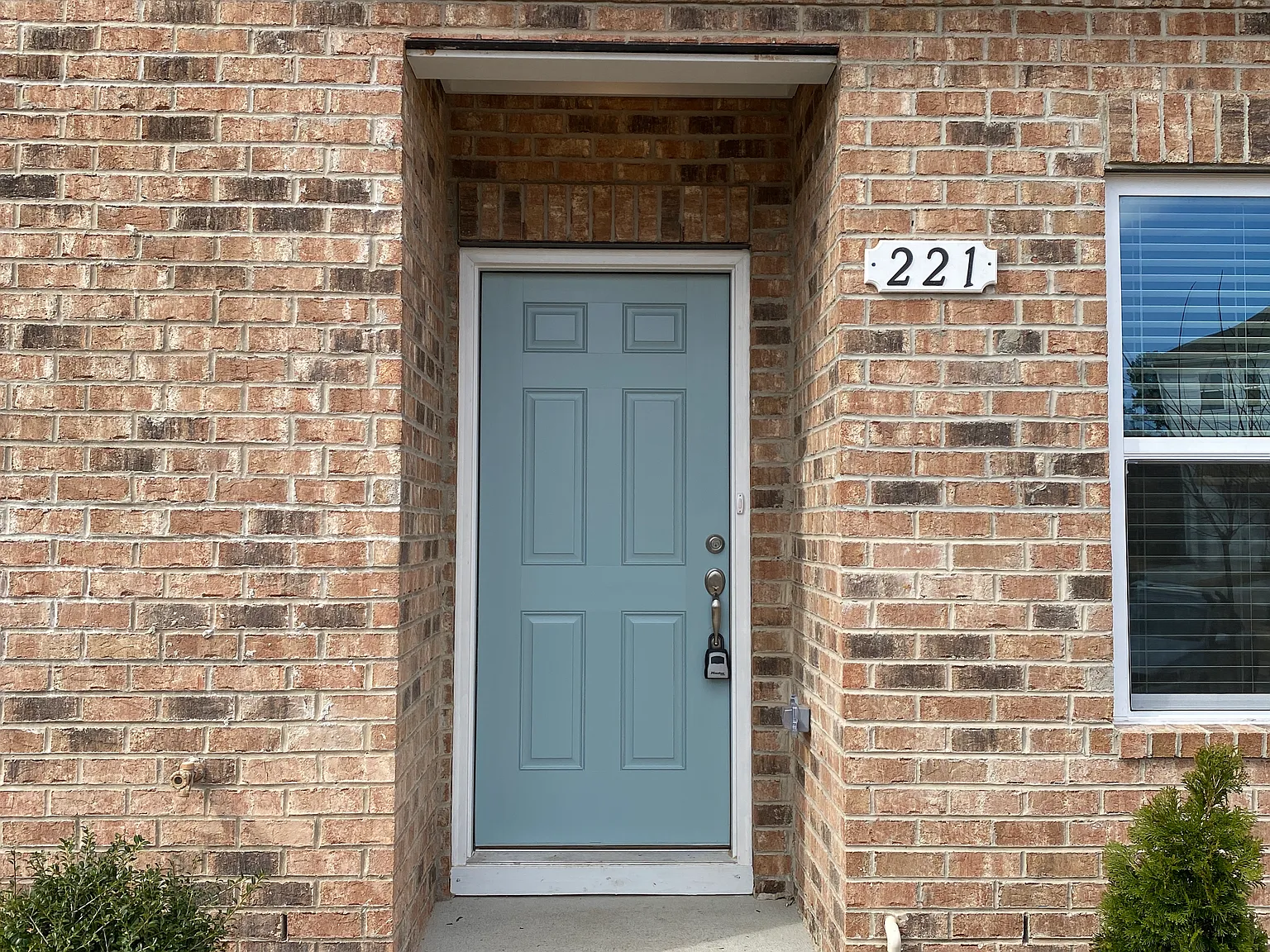 4 bed, 1970 sqft, $2,248 — Photo 2