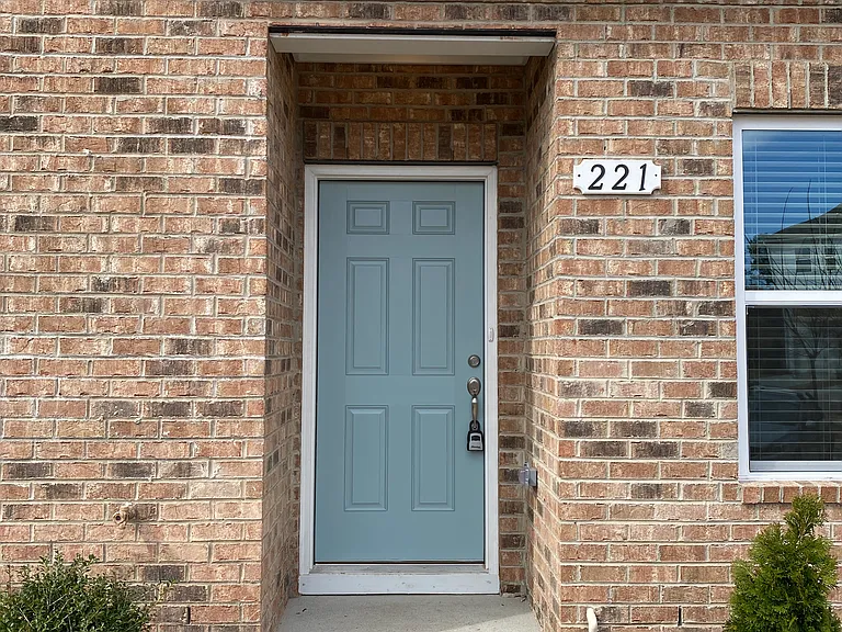 221 Adobe Pl — Photo 2