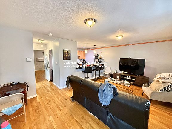 2nd image of 520 Main St APT 16