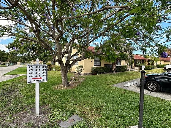 3rd image of 472 Glenwood Dr #472