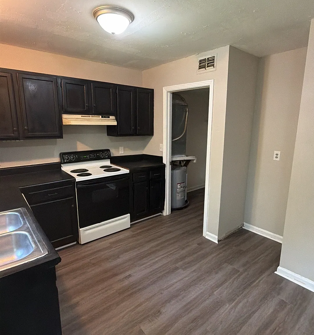 807 Holder Court - 1 — Photo 3