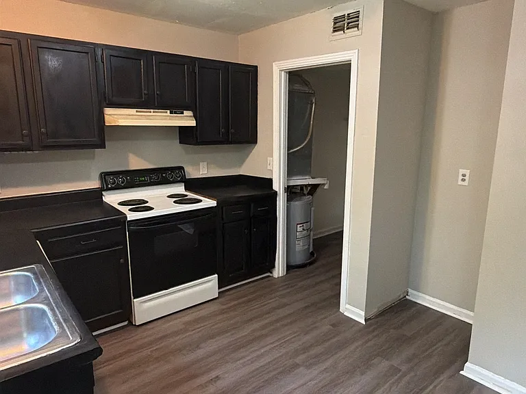 807 Holder Ct — Photo 4
