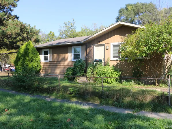 2112 Curry St, Flint, MI 48506