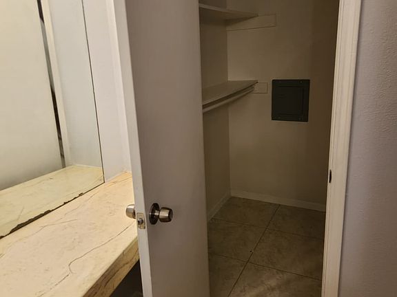 5th image of 3624 Parkridge Dr APT 213