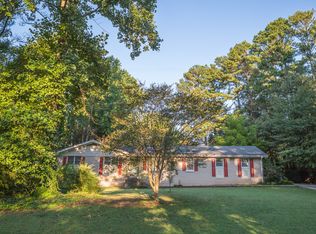 464 Horseshoe Cir, Lilburn, GA 30047