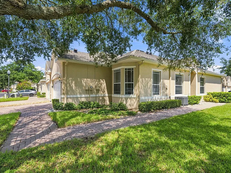 7505 Wimpole Dr — Photo 2