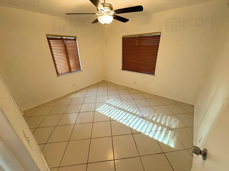 61 SW 34th Ave — Photo 9
