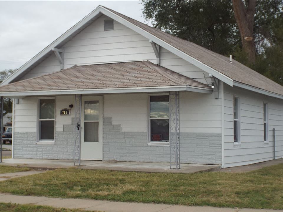 1st image of 703 E 8th St