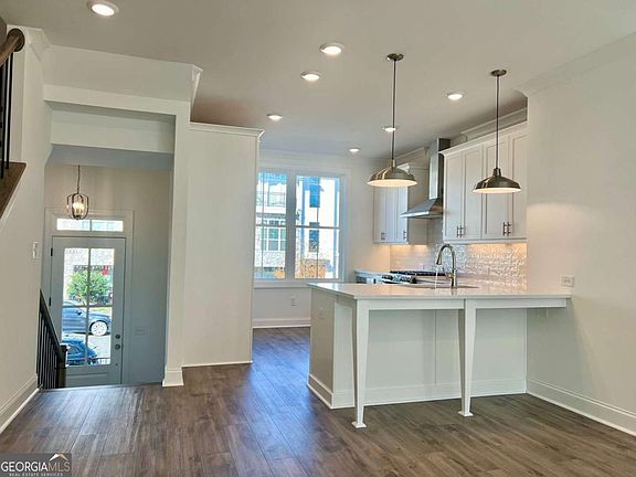 4th image of 637 Millcroft Blvd