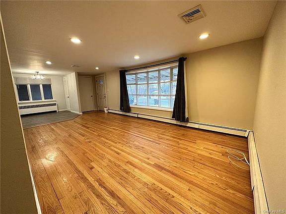3rd image of 4 Hilltop Ave