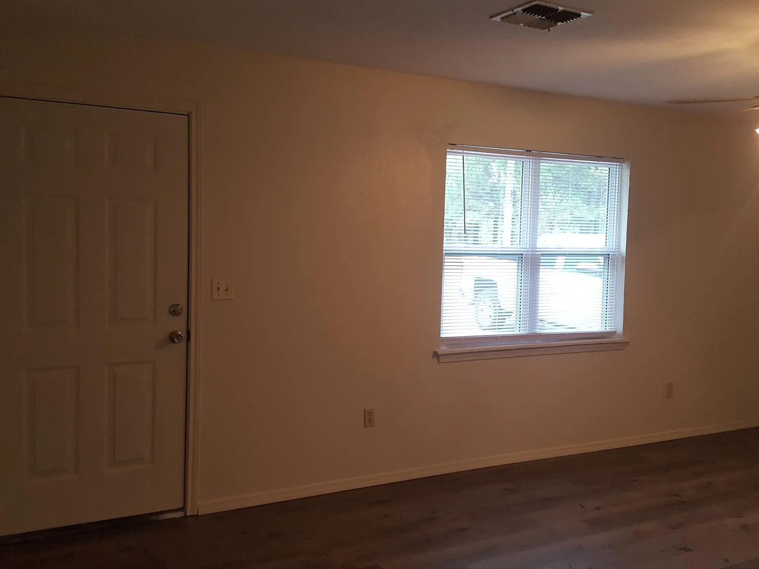 3 bed, 1.5 bath, 1248 sqft, $1,500 — Photo 3