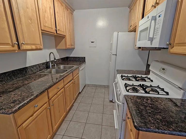 1852 N Wilton Pl #5 — Photo 9