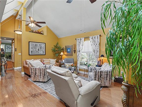 4th image of 524 Jefferson Ave