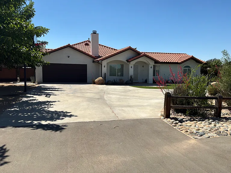 7518 Redwood Ave — Photo 3
