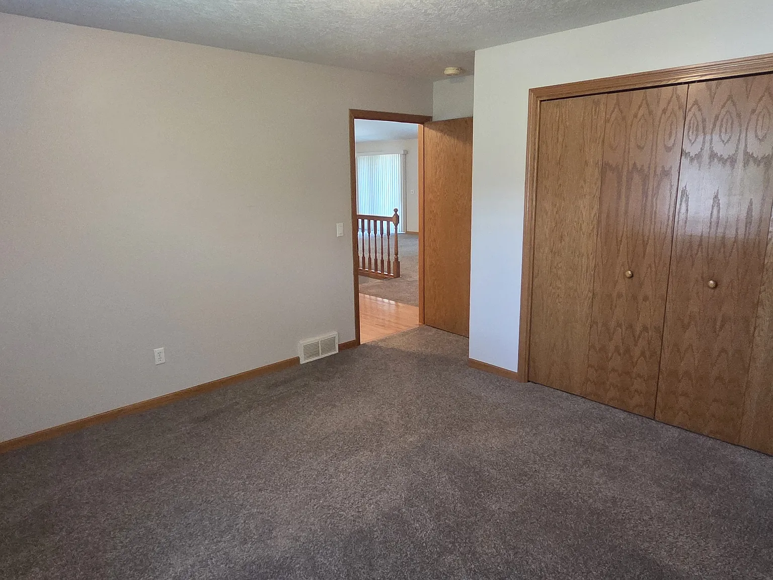 3 bed, 2350 sqft, $2,000 — Photo 4