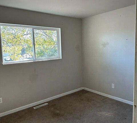 3rd image of 1025 W 18th St