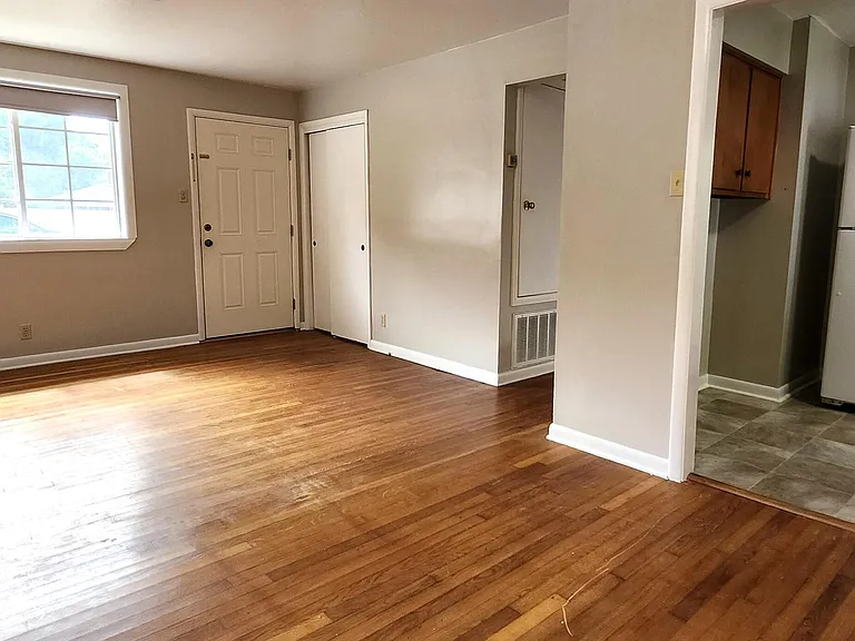 307 Live Oak St — Photo 3