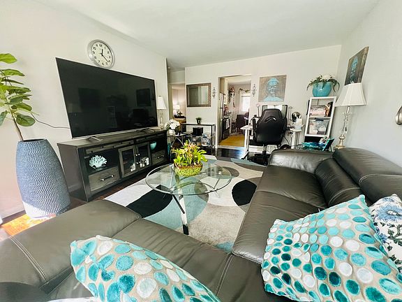 5th image of 2039 Duxbury Ct