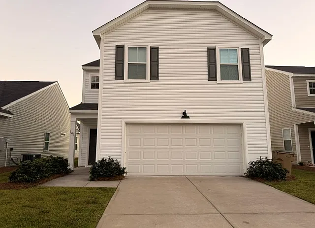 103 Brittany Ct — Photo 2
