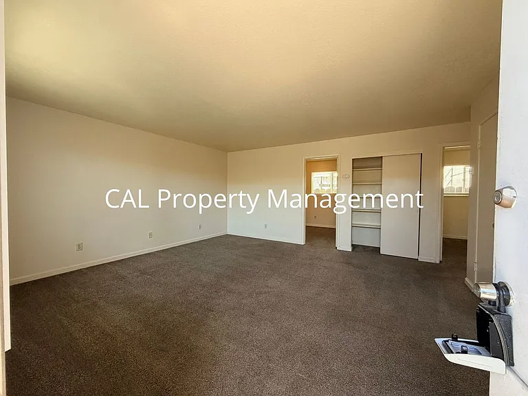 1059 N Sanborn Rd — Photo 7