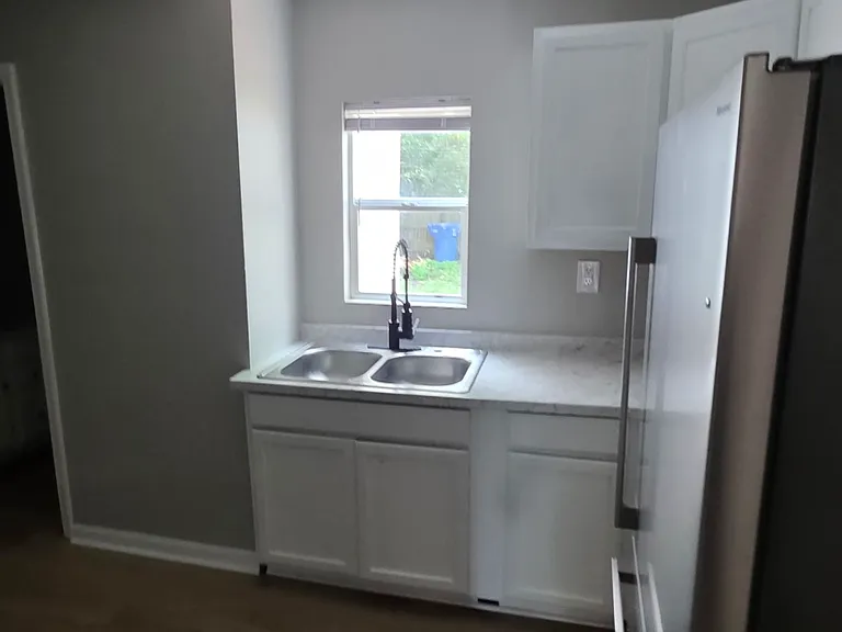 3413 Roanoke Ave — Photo 6