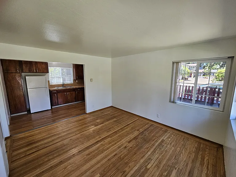 1425 Snow St — Photo 8