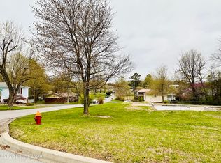 404 Embry Villa Dr, Leitchfield, KY 42754