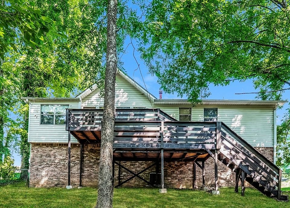 1st image of 691 Oak Dr E